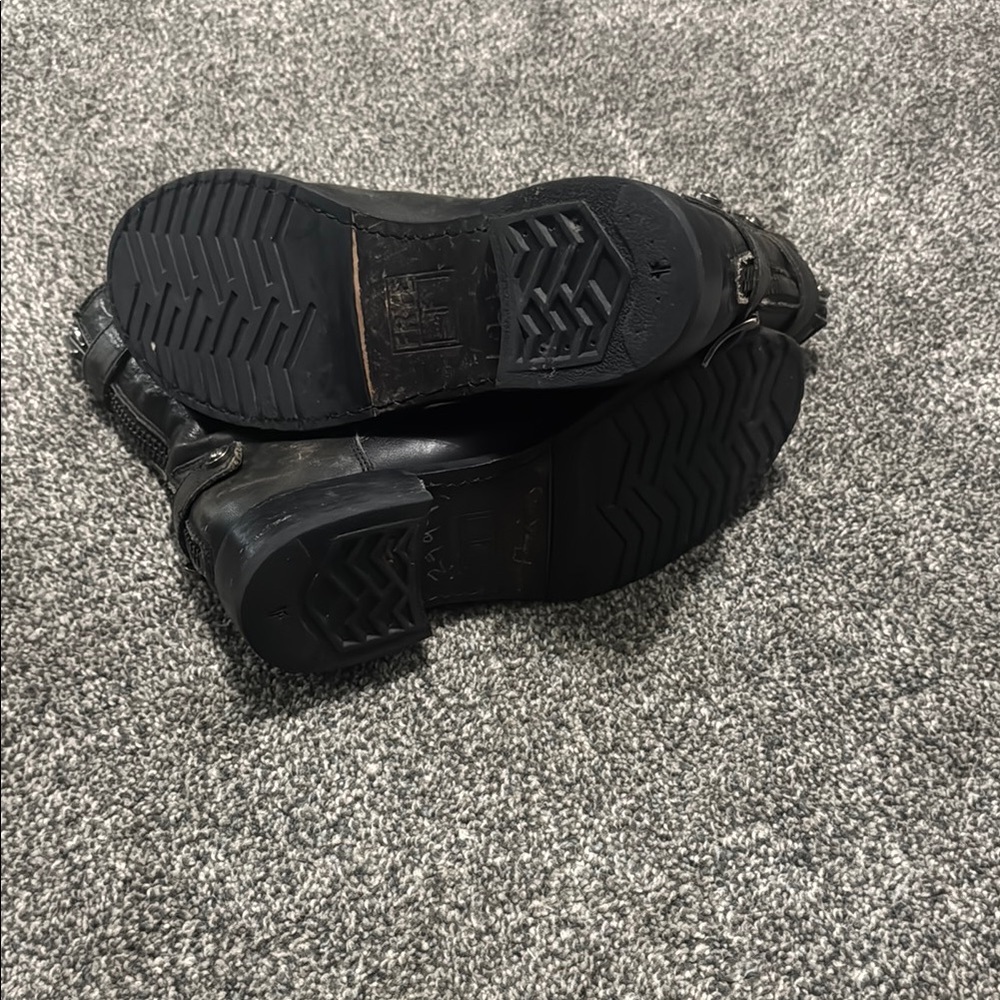 Frye Ankle Leather Buckle Zip Moto Boots  9.5 - Picture 3 of 3